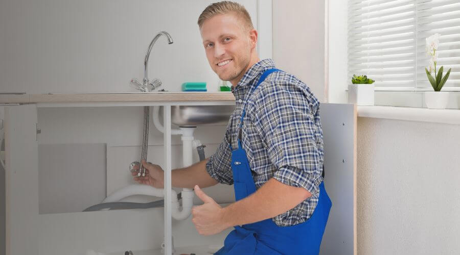 Expert burst pipe repair services in Stonington, IL
